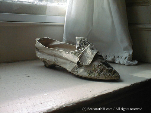Sally Brewster's Brocade slipper worn with George Washington in 1789 / SeacoastNH.com photo