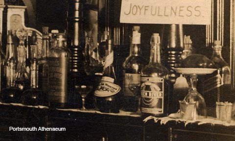 Detail of Portsmouth bar 02