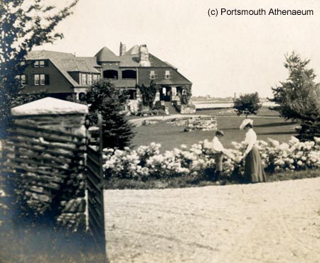Frostfields, one of the Wendell family homes, was situated on what is now the New Castle town common.