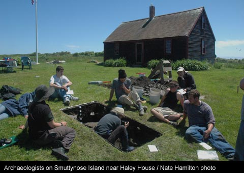 Archaeologists_on_Smuttynose_Island